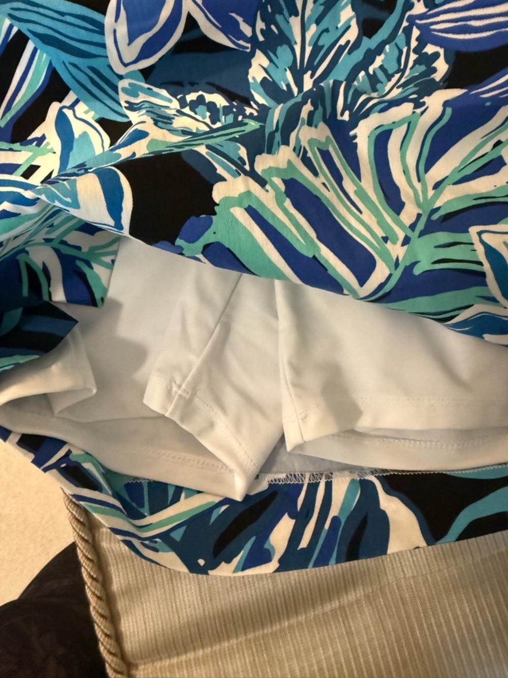 Blue hibiscus Women's Swing Contol golf skirt - tummy control - Picture 7 of 10